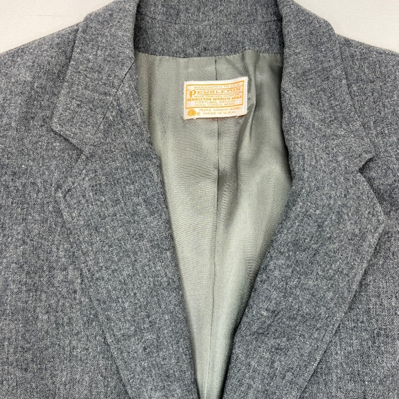Excellent Condition Pendleton Gray Wool Blazer Size: 14 - Picture 8 of 15